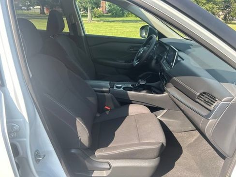 Used 2024 Nissan Rogue S AWD/4WD image 26