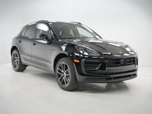Used 2026 Porsche Macan AWD/4WD image 8