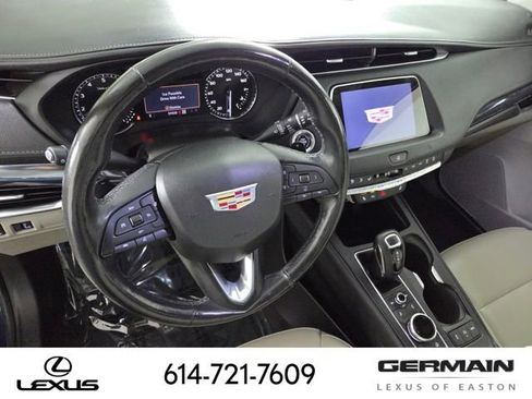 Used 2019 Cadillac XT4 Luxury w/ Cold Weather Package image 17