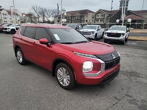 Used 2024 Mitsubishi Outlander ES image 1