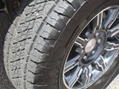 Used 2024 GMC Sierra 1500 AT4 w/ Technology Package AWD/4WD image 14