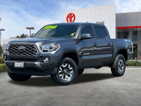 Used 2023 Toyota Tacoma TRD Off-Road w/ Technology Package AWD/4WD image 9