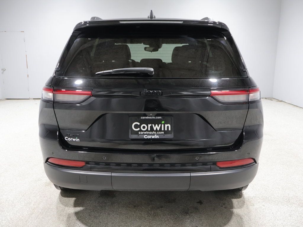 Certified 2023 Jeep Grand Cherokee Altitude AWD/4WD image 4