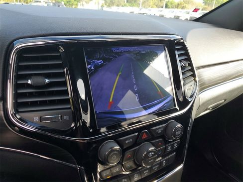 Used 2019 Jeep Grand Cherokee Limited image 30