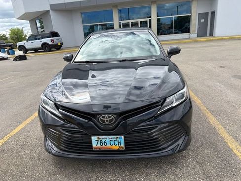 Used 2018 Toyota Camry FWD image 2