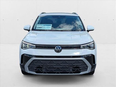 New 2025 Volkswagen Taos SE image 6
