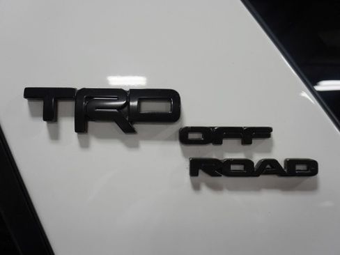 Used 2019 Toyota 4Runner TRD Off-Road Premium AWD/4WD image 11