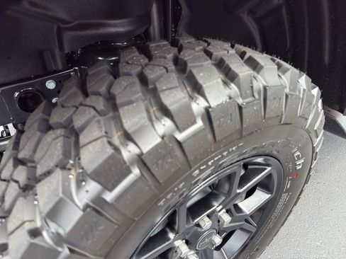 New 2025 Jeep Gladiator Sport image 15