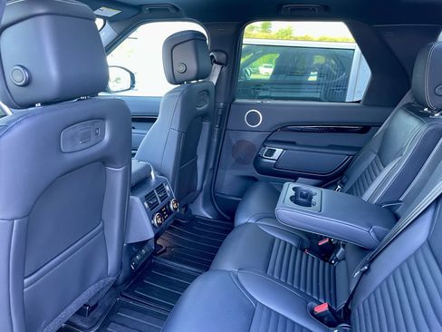 Certified 2024 Land Rover Discovery Dynamic SE image 30