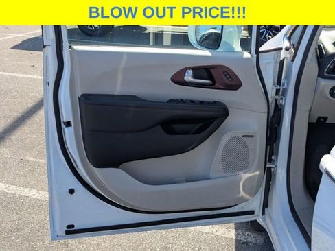 Used 2019 Chrysler Pacifica Limited w/ Advanced Safetytec Group image 20