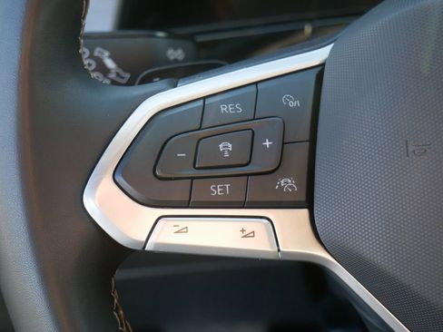 Used 2025 Volkswagen Atlas Cross Sport SE image 26