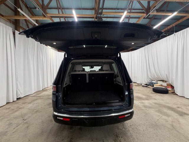Used 2024 Jeep Wagoneer Series III w/ Premium Group I AWD/4WD image 22