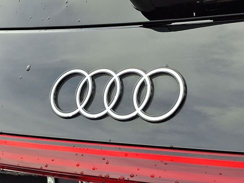 Used 2025 Audi Q5 Premium w/ Convenience Package AWD/4WD image 31