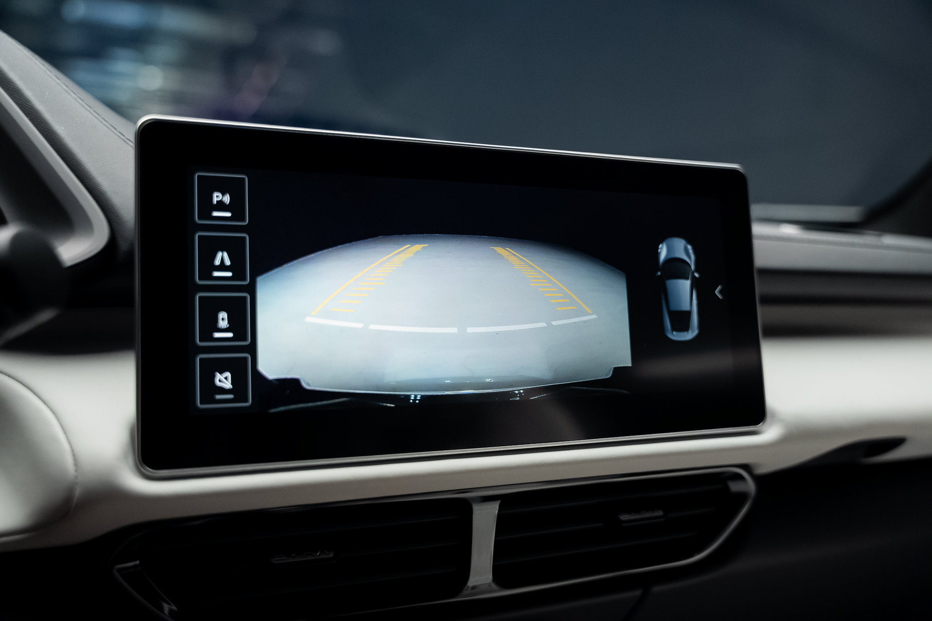Used 2025 Lotus Emira RWD image 47