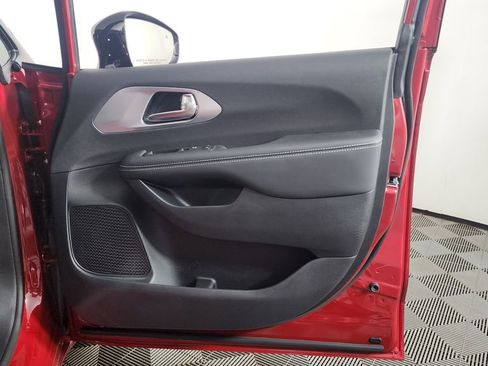 New 2026 Chrysler Pacifica Limited w/ S Appearance Package image 35