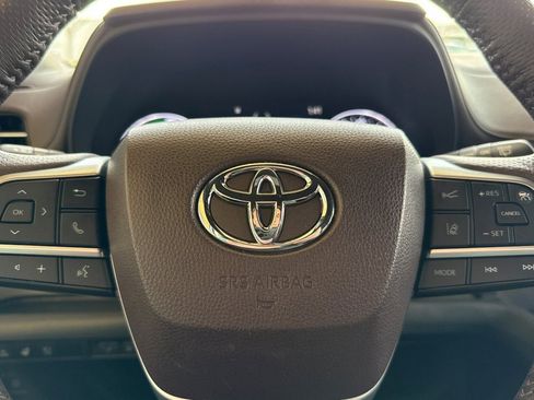 Certified 2024 Toyota Sienna Platinum image 26