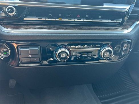 Used 2025 GMC Sierra 1500 Elevation image 36