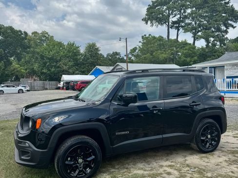 Used 2017 Jeep Renegade Latitude AWD/4WD image 6