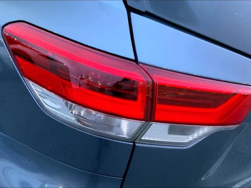 Used 2019 Toyota Highlander Plus image 26