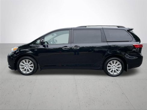 Used 2017 Toyota Sienna XLE w/ XLE Navigation Package AWD/4WD image 8