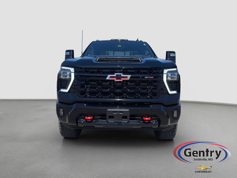 Used 2024 Chevrolet Silverado 2500 ZR2 w/ Technology Package AWD/4WD image 2