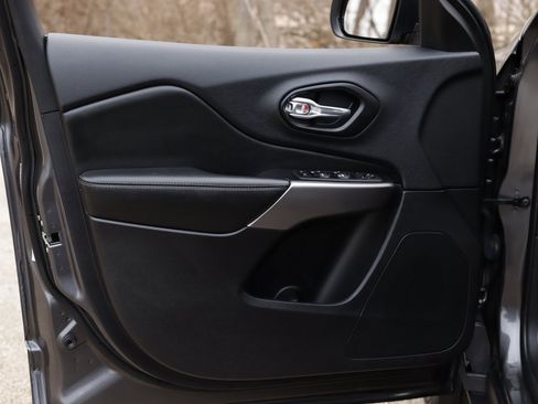 Used 2022 Jeep Cherokee Latitude Lux w/ Sun & Sound Group image 26