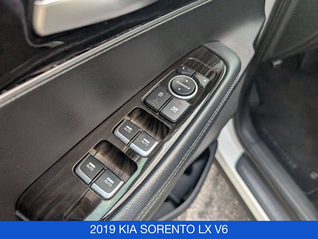 Used 2019 Kia Sorento AWD V6 image 12