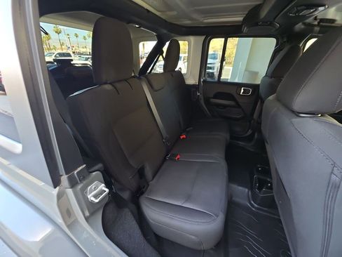 Used 2022 Jeep Wrangler Unlimited Sahara AWD/4WD image 28