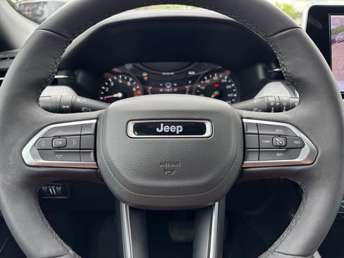Used 2025 Jeep Compass Latitude AWD/4WD image 29