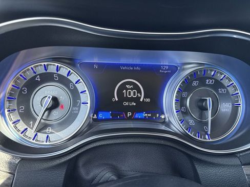 Used 2019 Chrysler 300 Touring w/ Driver Convenience Group image 15