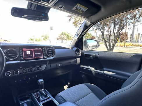 Used 2020 Toyota Tacoma TRD Off-Road w/ Technology Package AWD/4WD image 35
