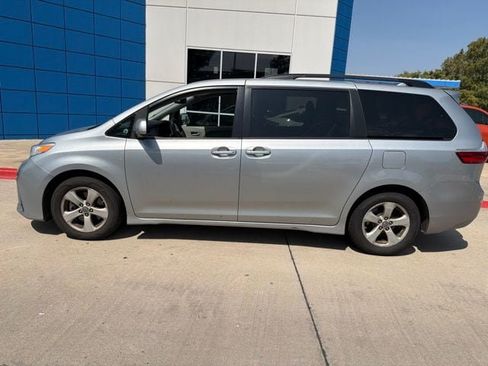 Used 2019 Toyota Sienna LE FWD image 8