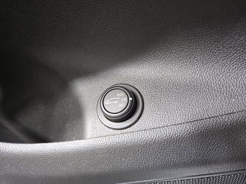 Used 2018 Buick Envision Essence AWD/4WD image 27