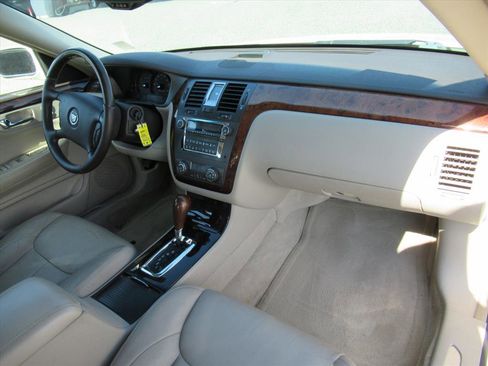 Used 2010 Cadillac DTS Luxury image 10