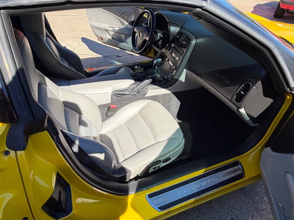 Used 2011 Chevrolet Corvette Coupe w/ Preferred Equipment Group RWD image 10