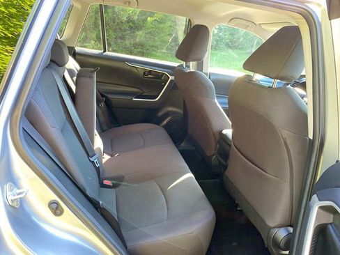 Used 2021 Toyota RAV4 LE FWD image 30