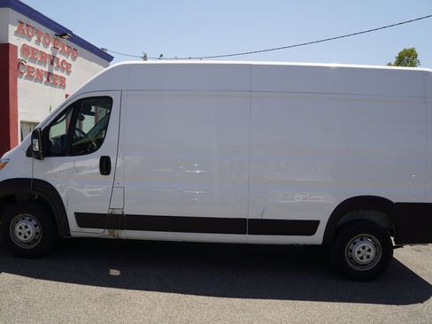 Used 2023 RAM ProMaster 2500 FWD image 3