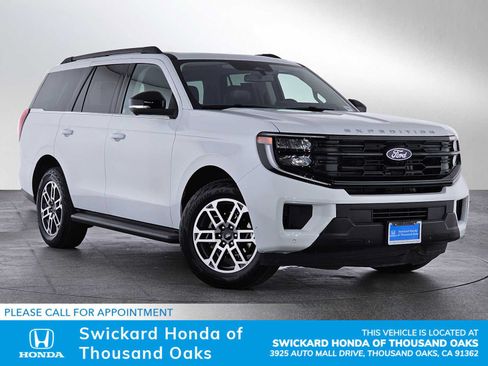 Used 2025 Ford Expedition Active AWD/4WD image 1