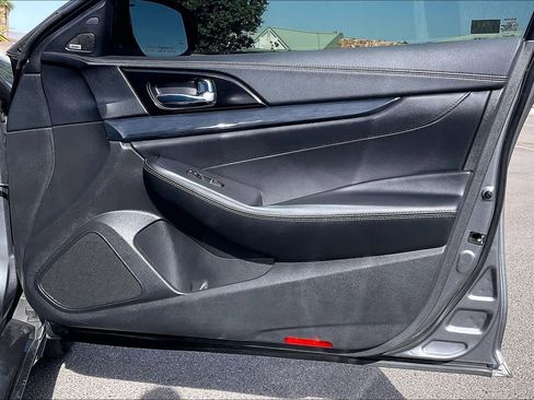 Used 2023 Nissan Maxima Platinum w/ Sport Mat Group FWD image 22