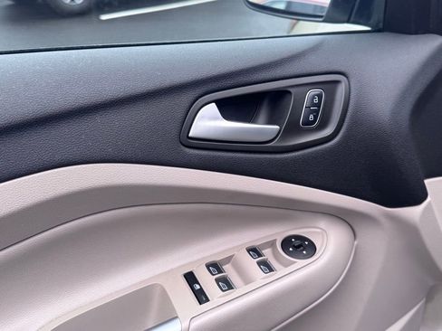 Used 2017 Ford Escape SE w/ Equipment Group 201A image 8