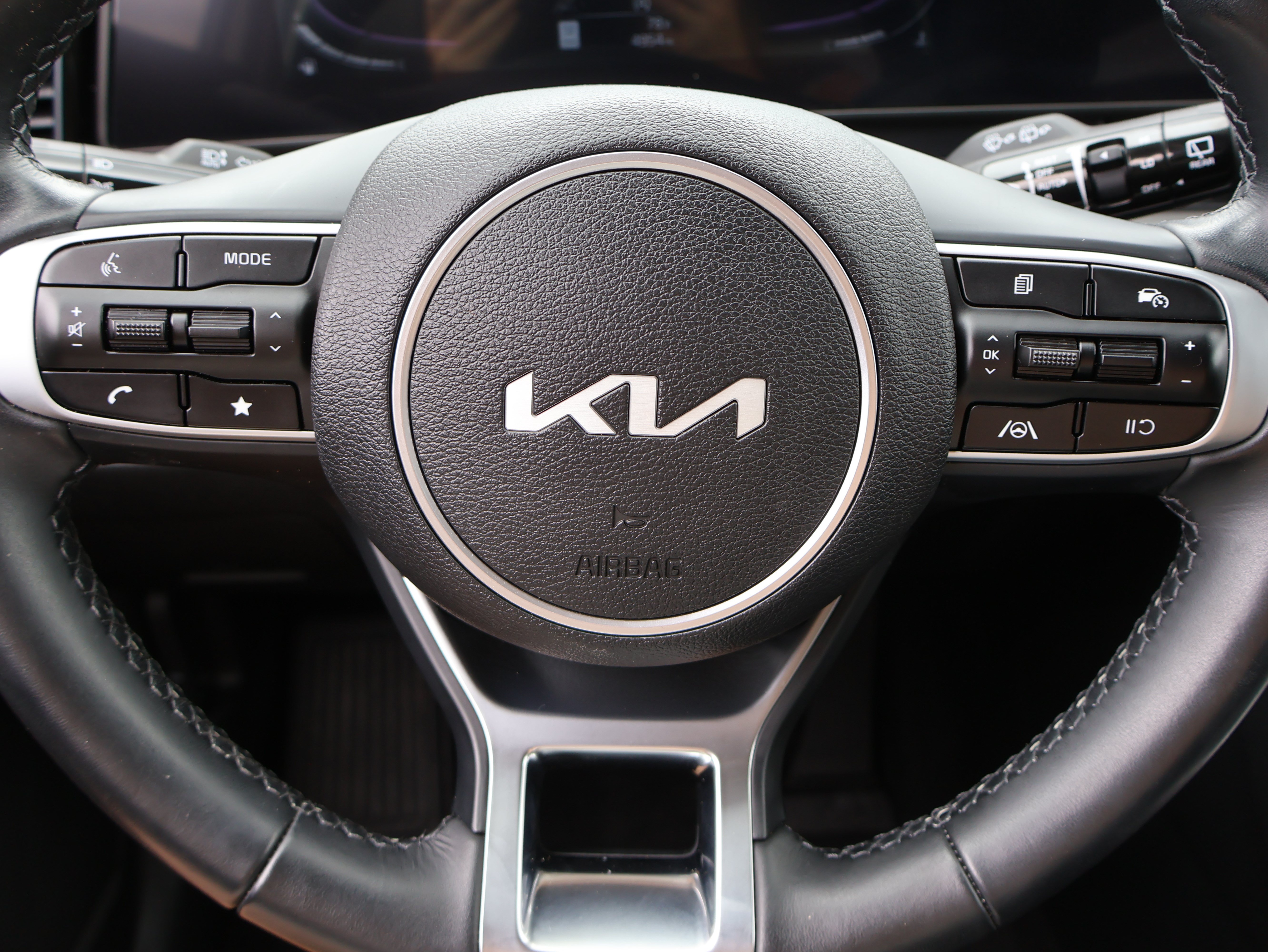 Used 2025 Kia Sportage EX AWD/4WD image 28