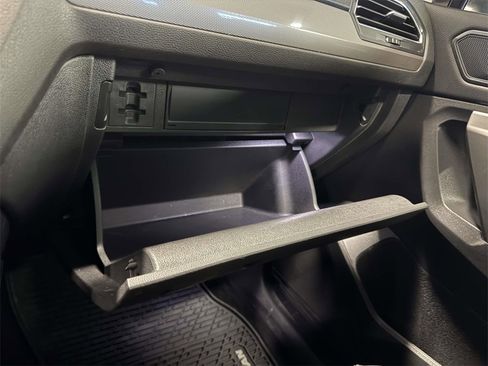 Used 2022 Volkswagen Tiguan SE image 28