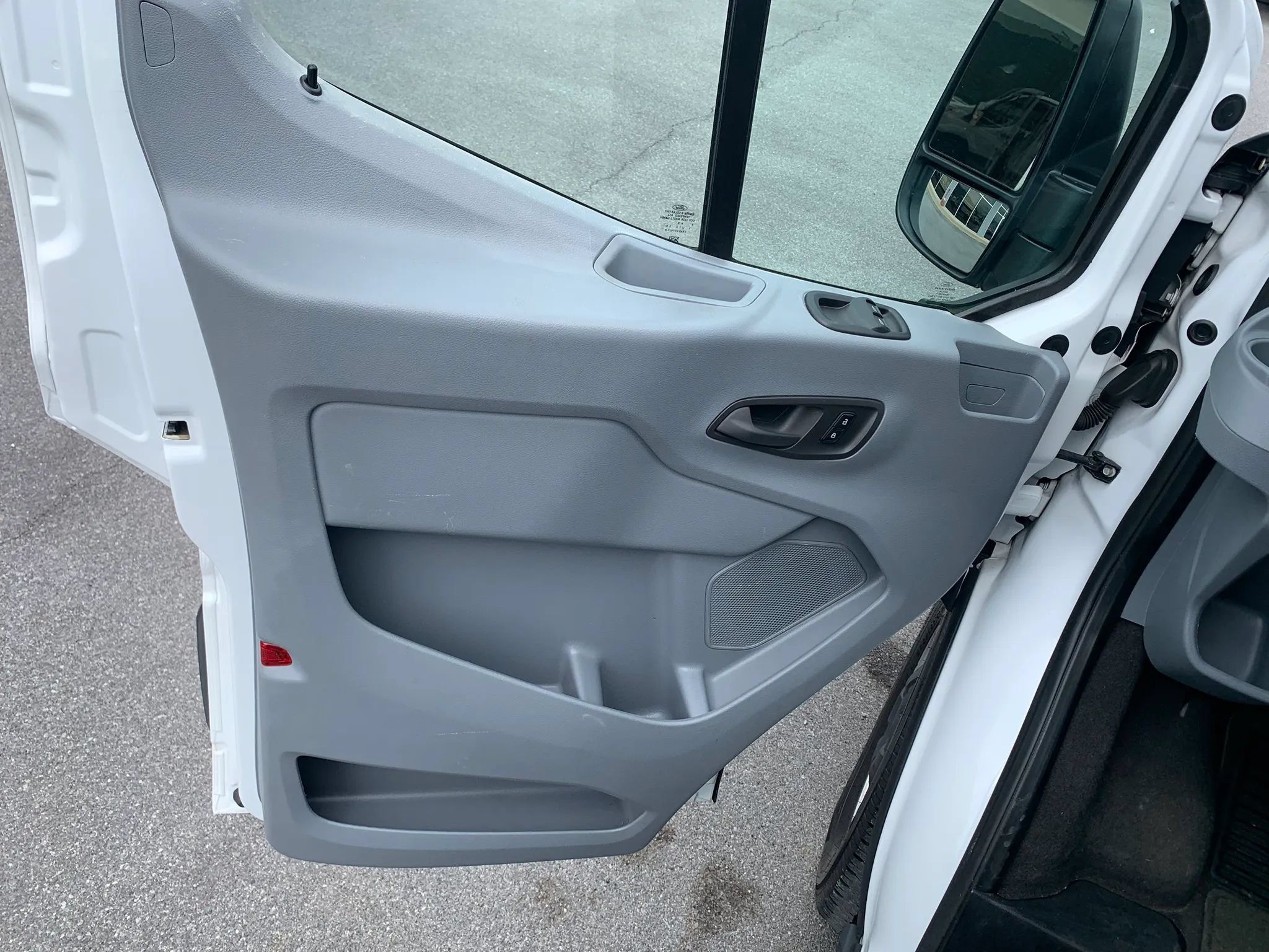 Used 2018 Ford Transit 350 XL RWD image 8