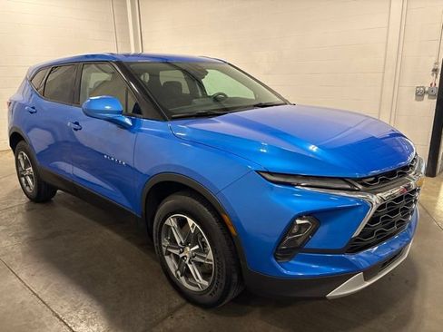 Used 2025 Chevrolet Blazer LT AWD/4WD image 3