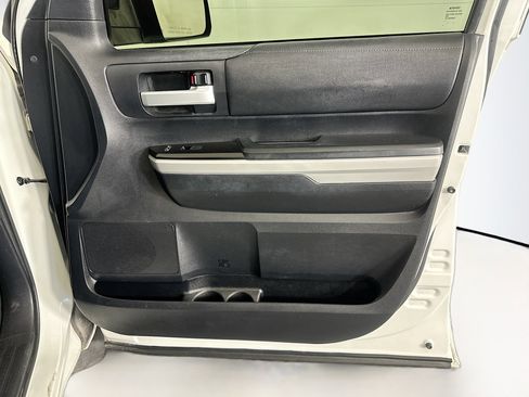 Used 2018 Toyota Tundra SR5 w/ SR5 Upgrade Package image 30