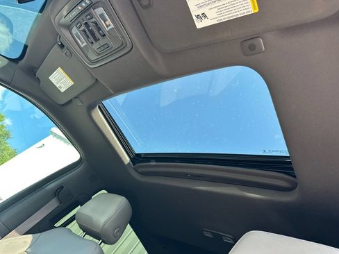 Used 2019 GMC Sierra 1500 SLT w/ SLT Convenience Package AWD/4WD image 32