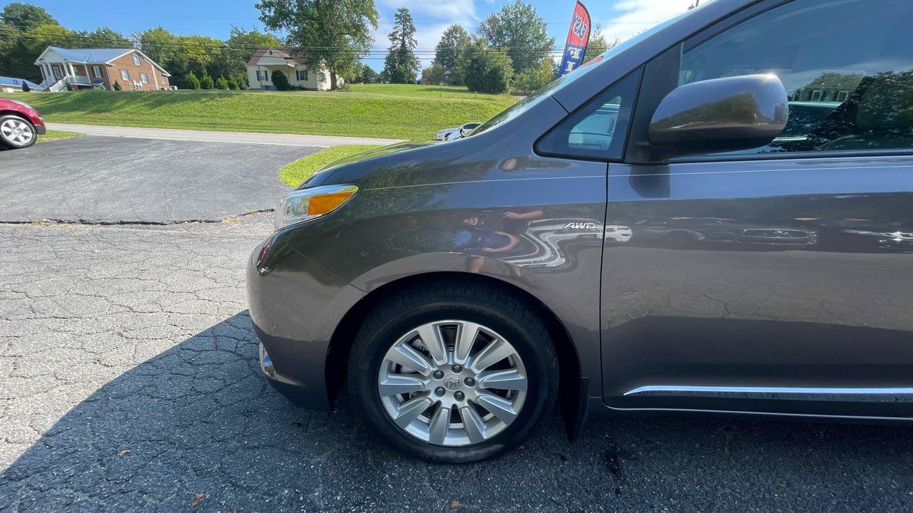 Used 2017 Toyota Sienna XLE Premium w/ Protection Package AWD/4WD image 2