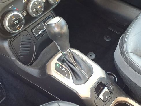 Used 2016 Jeep Renegade Limited FWD image 9