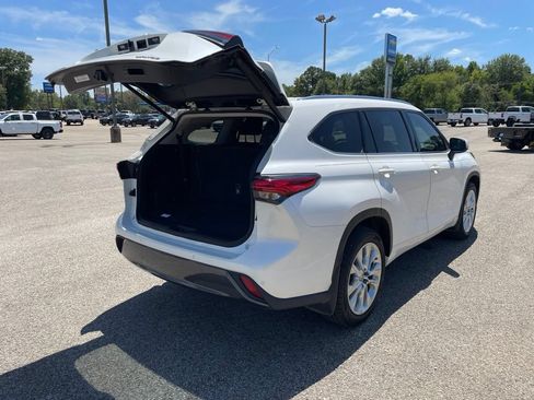 Used 2020 Toyota Highlander Limited FWD image 39