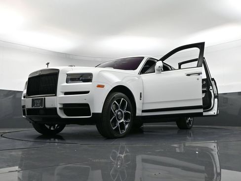 Certified 2021 Rolls-Royce Cullinan Black Badge image 44